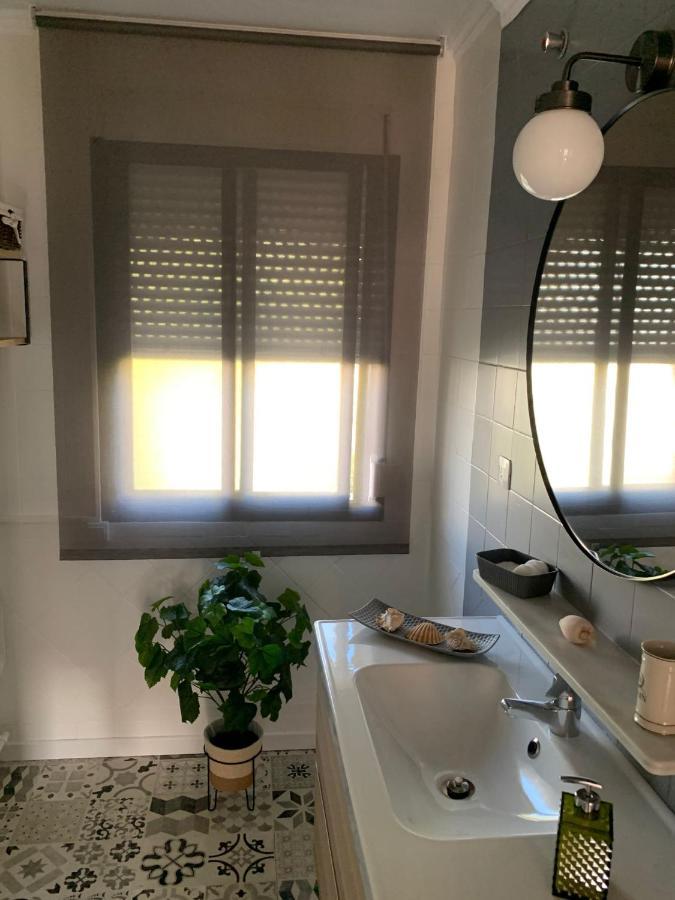 Acogedor apartamento en pleno corazón de Triana Sevilla Exterior foto